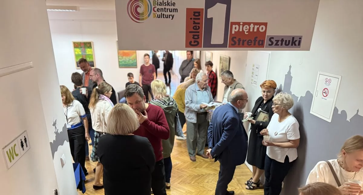 Biblioteka, Wyruszyli Śladami Dawnych Pocztówek Ogólnopolska Konferencja Białej Podlaskiej odkrywa fenomen historię kolekcjonerską wartość pamiątek przeszłości - zdjęcie, fotografia
