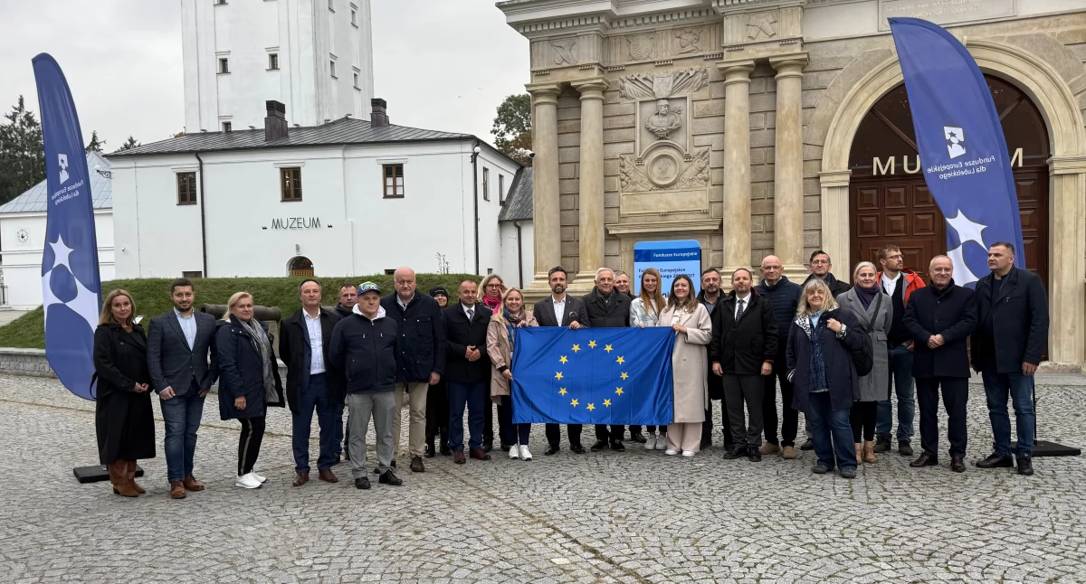 Urząd, Audyt Brukseli Białej Podlaskiej Komitet Monitorujący Komisja Europejska sprawdzają fundusze europejskie rewitalizują historię - zdjęcie, fotografia