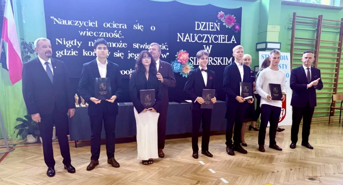 edukacja, Finał obchodów Edukacji Narodowej Międzyrzecu Podlaskim Starosta Filipiuk uhonorował najlepszych uczniów Władysława Sikorskiego - zdjęcie, fotografia