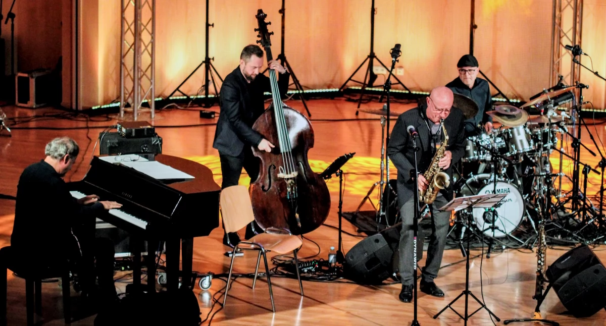 koncerty, Finał edycji Podlasie Festival Ptaszyna Wróblewskiego scenie wystąpił Special Quartet Henryka Miśkiewicza Bernard Maseli - zdjęcie, fotografia