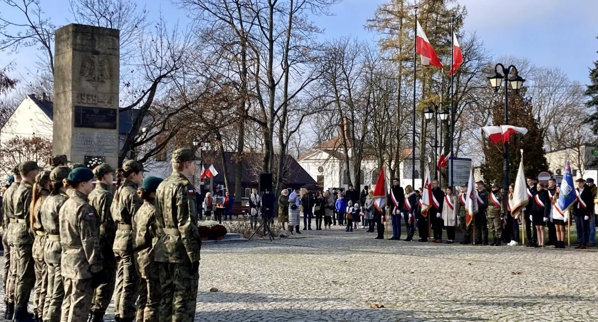 Urząd, Hołd Niepodległej Program obchodów rocznicy odzyskania niepodległości Wisznicach - zdjęcie, fotografia