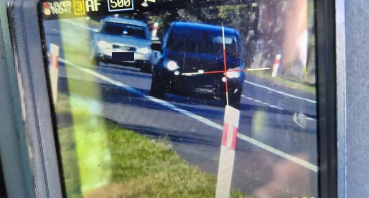 Komunikat policji, latek pędził terenie zabudowanym Stracił prawo jazdy - zdjęcie, fotografia