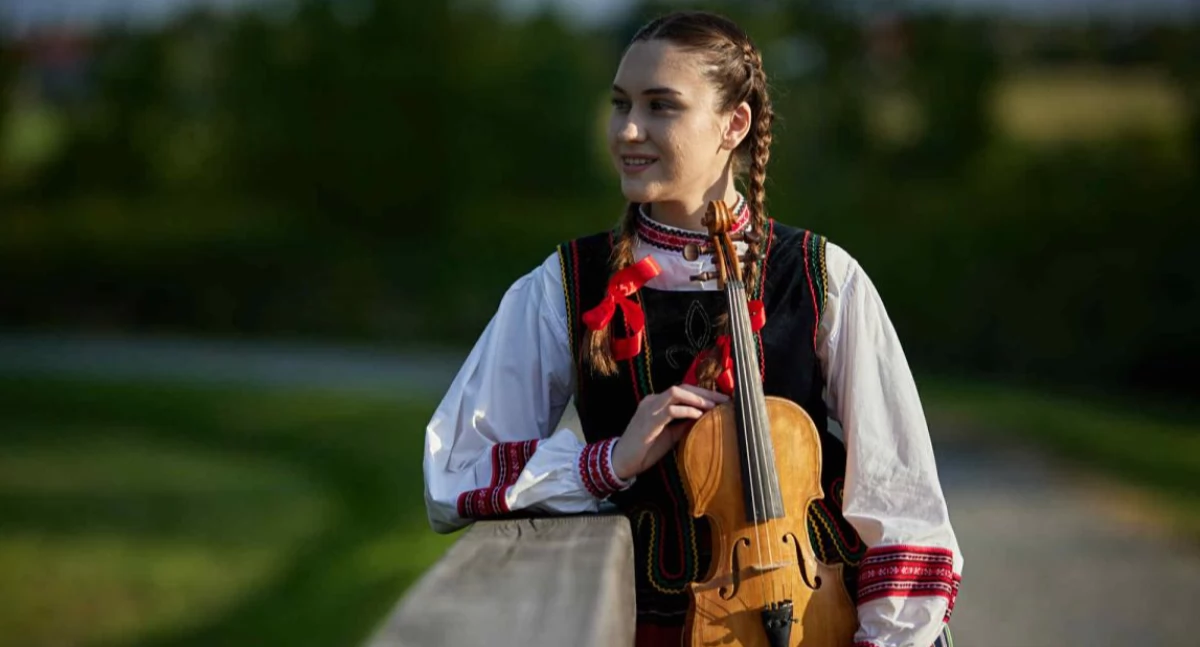 koncerty, fontes Oliwia Spychel Koncert premiera płyty młodej skrzypaczki Ocalenie tradycyjnej muzyki południowego Podlasia - zdjęcie, fotografia