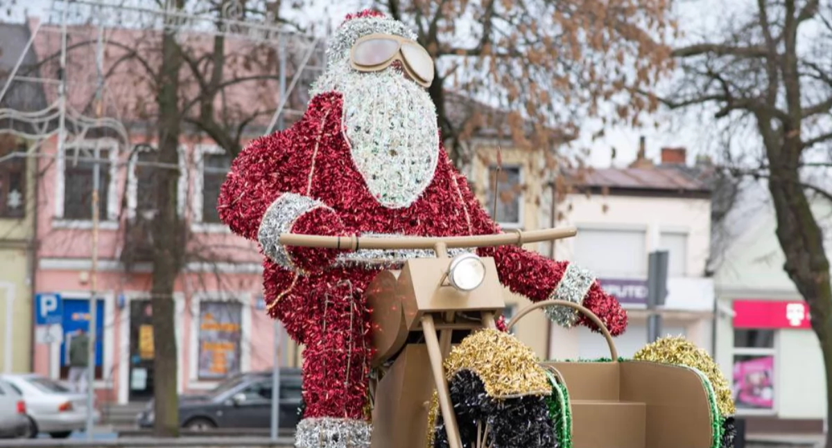 ludzie, Prezent Mikołaja Inicjatywa Swory - zdjęcie, fotografia
