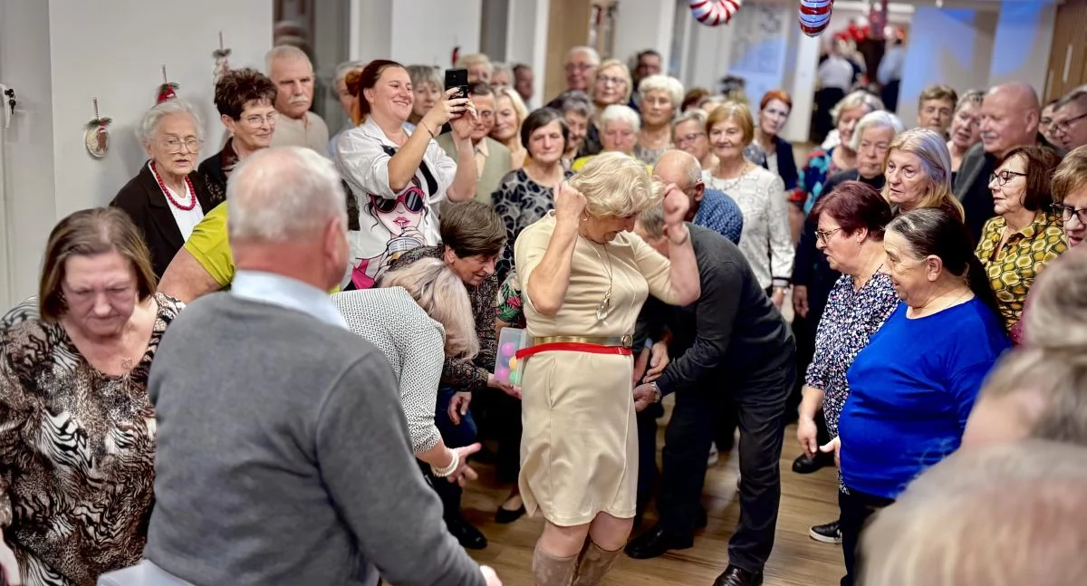 ludzie, Strzakły gościły seniorów dwóch Spotkanie pełne energii rozmów wspólnej aktywności - zdjęcie, fotografia