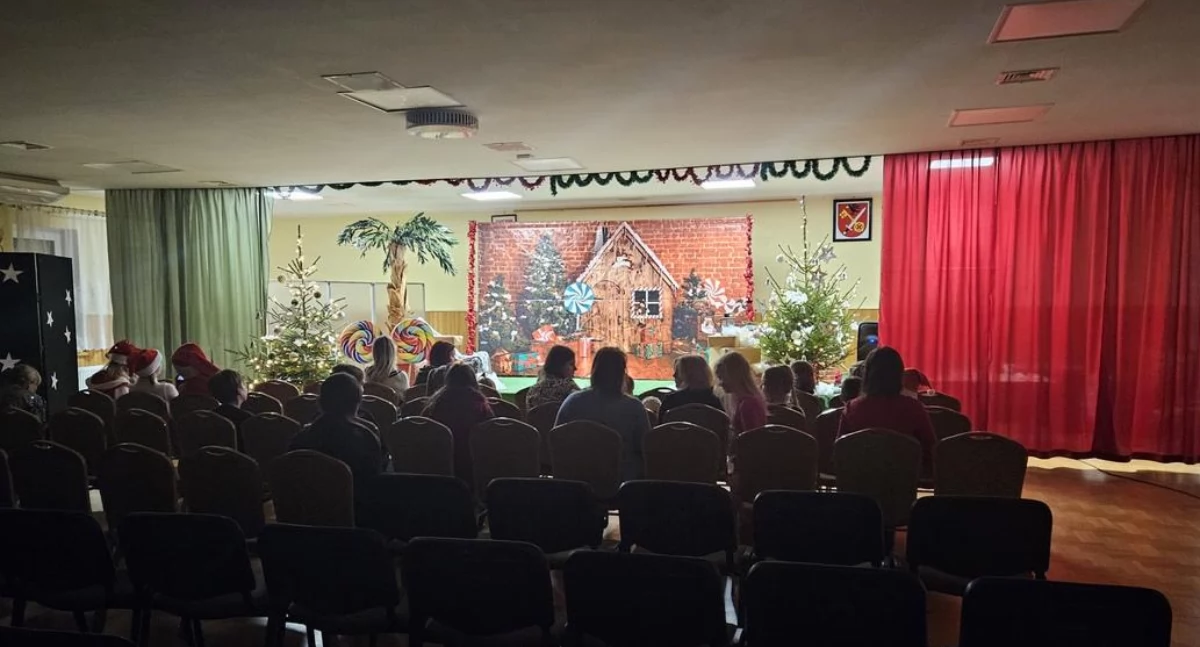 teatr, „Gdzie podział Święty Mikołaj Magiczny spektakl Gminnego Ośrodka Kultury Leśnej Podlaskiej - zdjęcie, fotografia