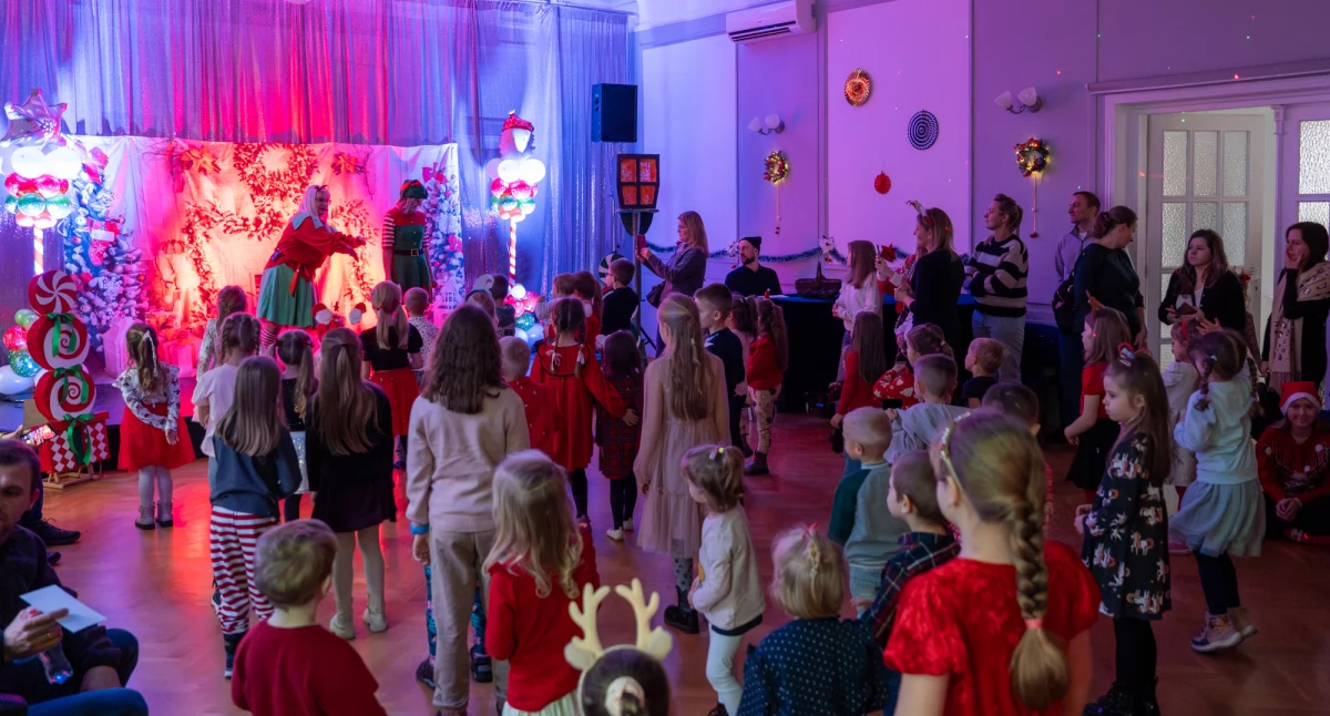 ludzie, Mikołajki Bialskim Centrum Kultury - zdjęcie, fotografia