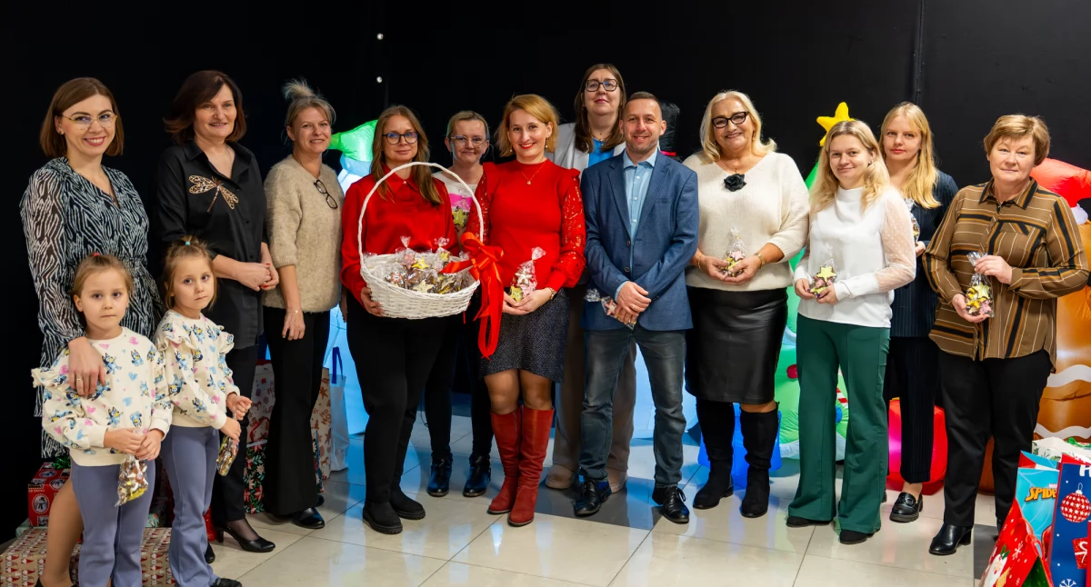 ludzie, Finał akcji „Zostań Świętym Mikołajem” Zalutyniu - zdjęcie, fotografia