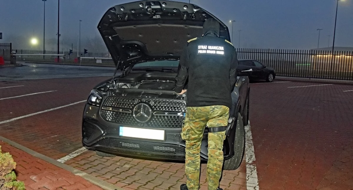 Poszukiwany Mercedes-Benz nie wyjechał na Białoruś/Nadbużański Oddział Straży Granicznej