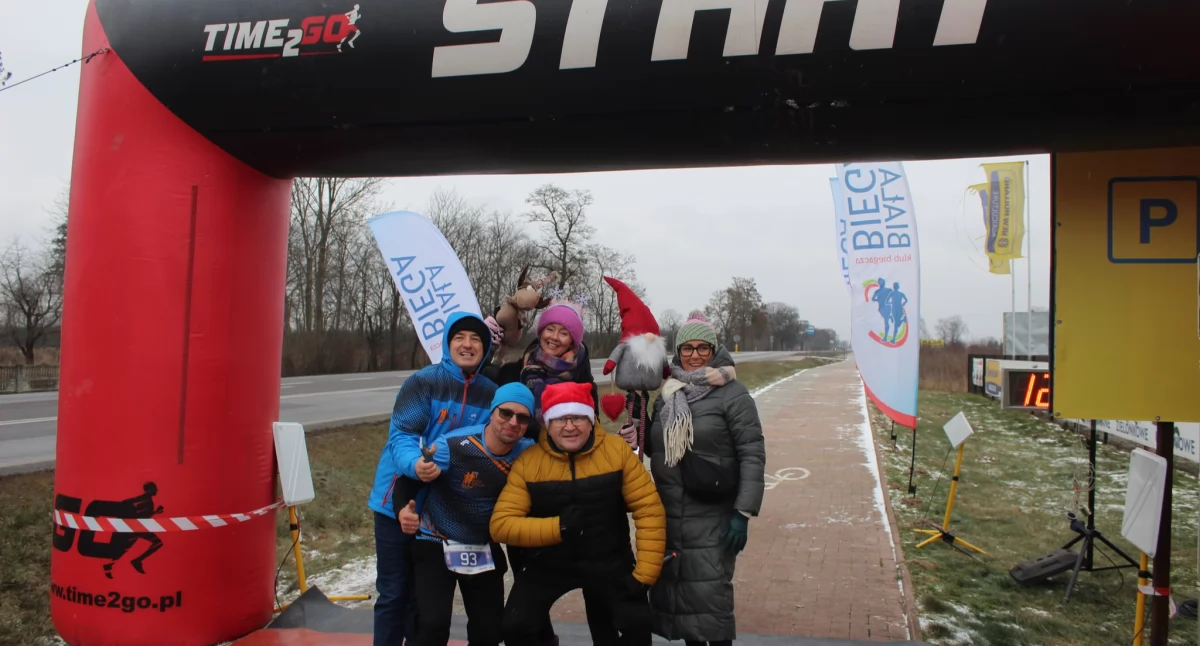 Lekkoatletyka , Noworoczna Piątka Styrzyńcu Ponad biegaczy starcie pierwszych zawodów - zdjęcie, fotografia