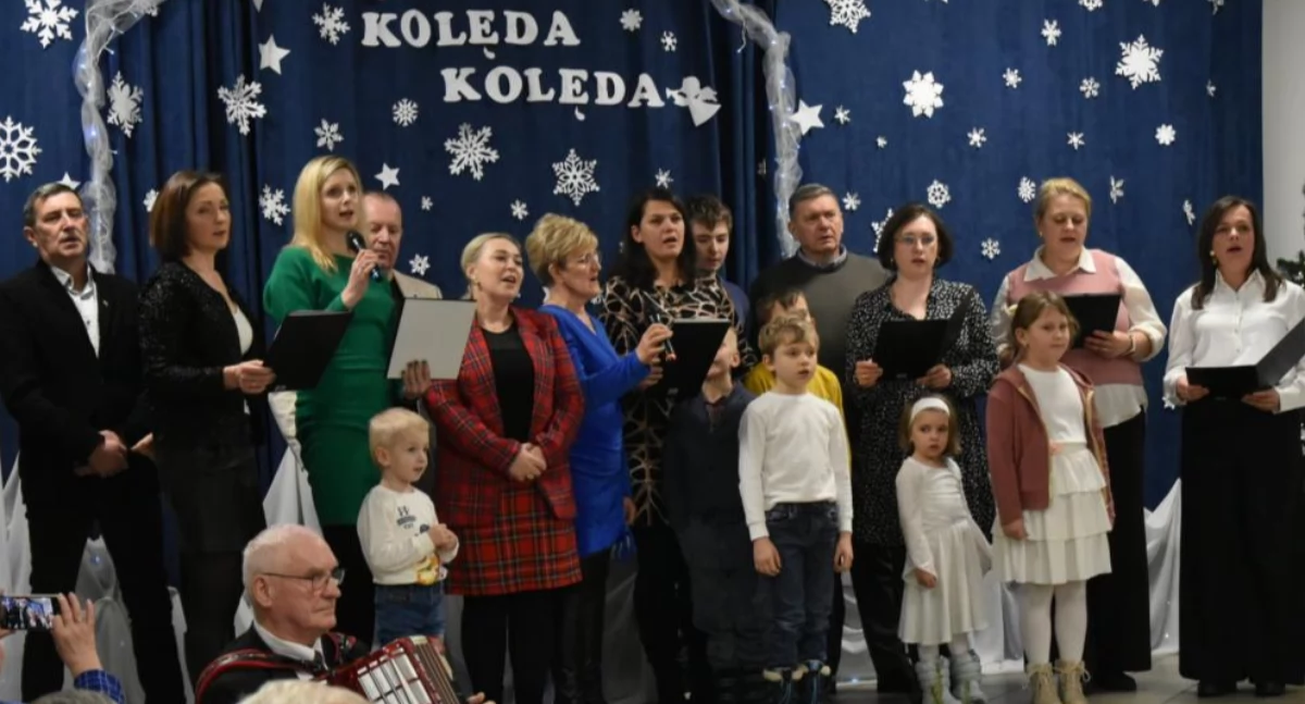 ludzie, Rzeczyca kolędowała razem Międzypokoleniowe spotkanie remizie - zdjęcie, fotografia