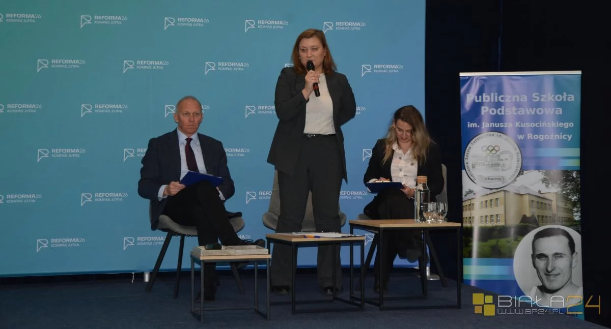 edukacja, Kompas jutra wskazał Rogoźnicę Wiceminister edukacji liderzy oświaty zmieni polska szkoła - zdjęcie, fotografia