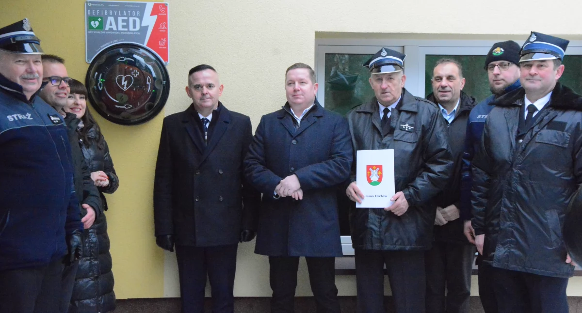 Urząd, Gmina Międzyrzec Podlaski Defibrylator szkoły Rudnikach Uroczyste przekazanie udziałem starosty - zdjęcie, fotografia