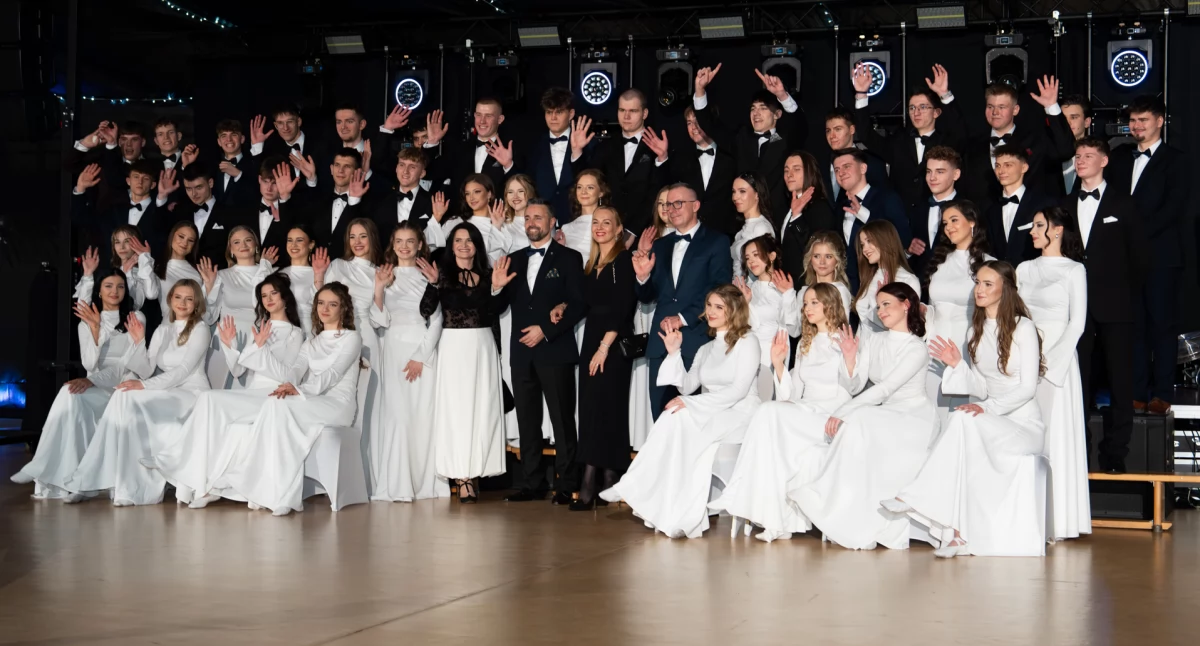 edukacja, Powrót tradycji Staszicu Studniówka odbyła szkolnej hali! - zdjęcie, fotografia