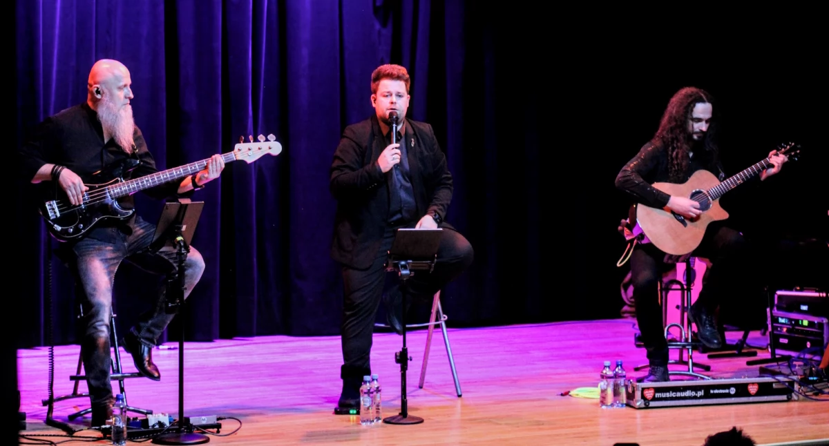 koncerty, Koncert Adrian Litewka okazji Kobiet Janowie Podlaskim - zdjęcie, fotografia