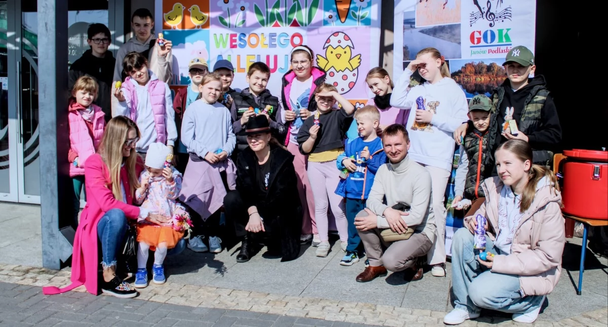 ludzie, Kiermasz Wielkanocny Janowie Podlaskim - zdjęcie, fotografia