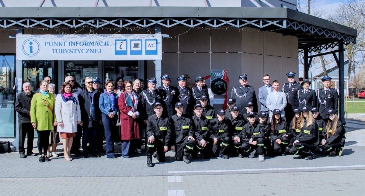 ludzie, Oficjalne przekazanie defibrylatora Janowie Podlaskim - zdjęcie, fotografia