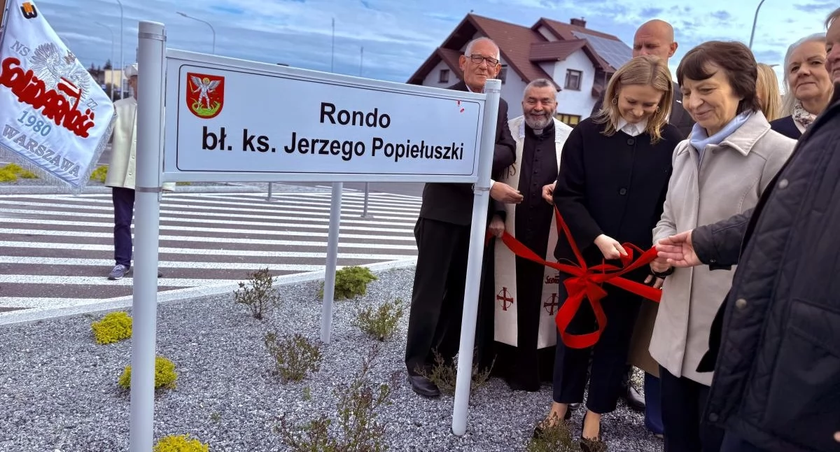 ludzie, nazwa ronda Białej Podlaskiej! Upamiętnia postać której słowa wciąż poruszają - zdjęcie, fotografia
