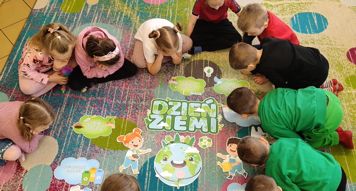 edukacja, Małe kroki wielka sprawa Przedszkolaki Zalesia świętowały Dzień Ziemi - zdjęcie, fotografia