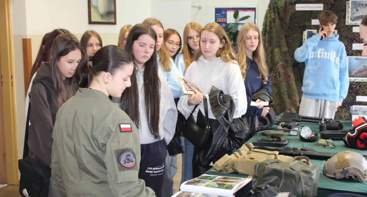 edukacja, Tłumy wojskowy sprzęt konkretne decyzje przyszłości wyglądał Dzień Otwarty „Platerce” - zdjęcie, fotografia