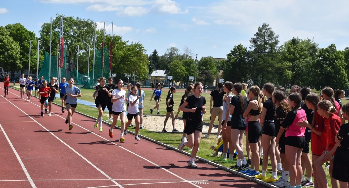 Lekkoatletyka , Młodzi lekkoatleci walczyli Białej Podlaskiej Znamy finalistów wojewódzkich czwórboju! - zdjęcie, fotografia