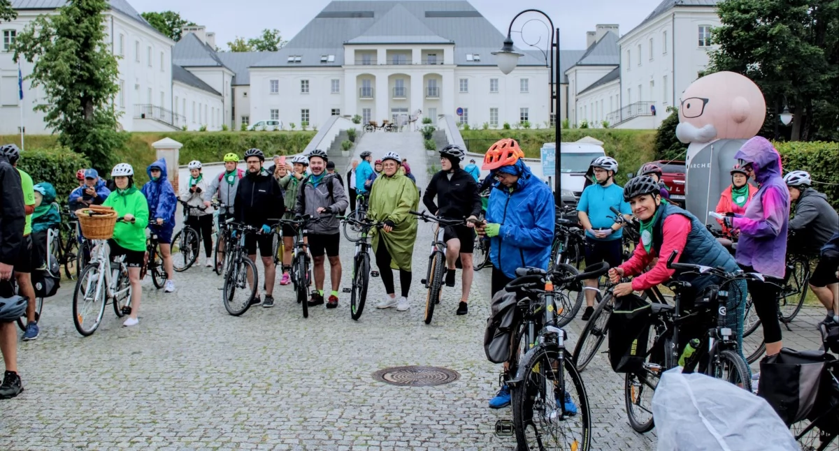 ludzie, Rowerowy Szlakiem Nadbużańskich Dworów Pensjonatów Janowie Podlaskim - zdjęcie, fotografia