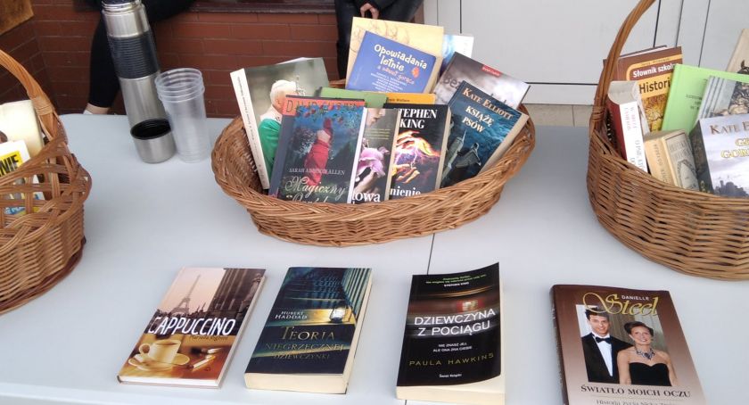 Biblioteka, Wymiana książek gminie sporym sukcesem - zdjęcie, fotografia