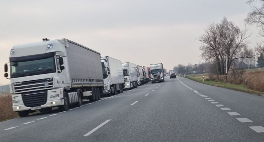 komunikacja, Bufor Białej Podlaskiej Kolejka ciężarówek czeka ponad godzin - zdjęcie, fotografia