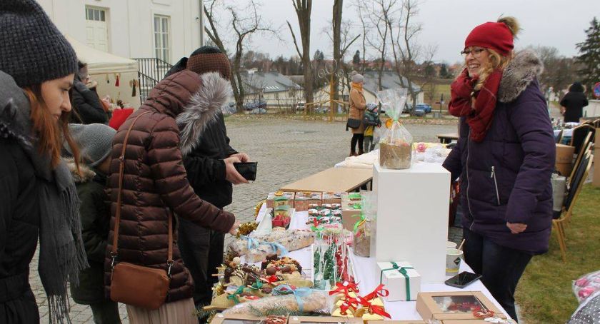 festyny, Gmina Janów Podlaski Sprzedawali wyroby Boże Narodzenie - zdjęcie, fotografia