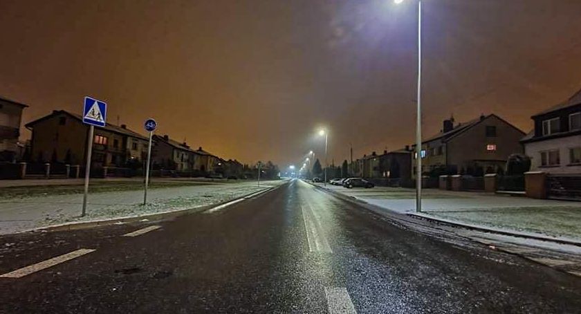 Urząd, Pługi drogach Białej Podlaskiej opady marznącego deszczu - zdjęcie, fotografia