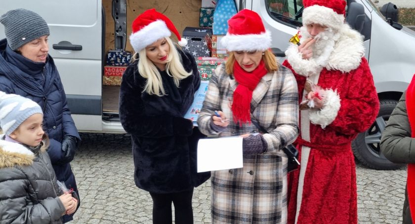 ludzie, Zrobili ponad paczek Przekażą podopiecznym Pomocy Kozuli - zdjęcie, fotografia