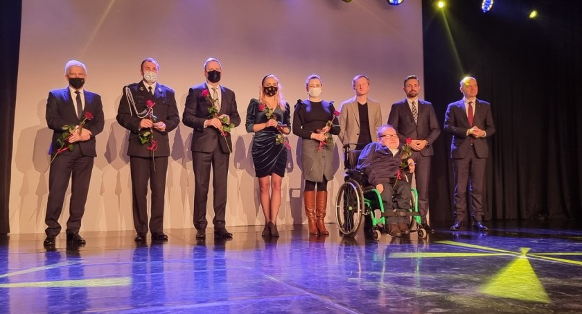 Urząd, Prezydent Białej Podlaskiej wręczył medale podsumował miniony - zdjęcie, fotografia