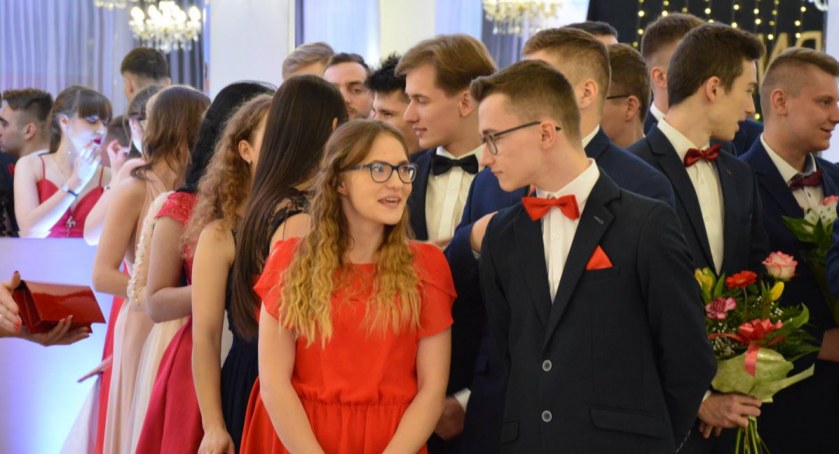 inne, Maturzyści Zespołu Szkół Zawodowych Białej Podlaskiej mieli studniówkę - zdjęcie, fotografia