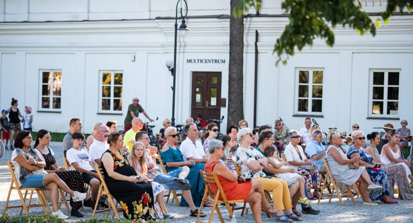 Biblioteka, Dzieci Ukrainy mogą skorzystać zajęć Multicentrum Białej Podlaskiej - zdjęcie, fotografia
