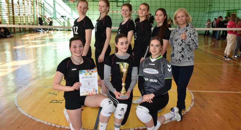 Siatkówka, Siatkarki Kraszaka mistrzyniami regionu - zdjęcie, fotografia