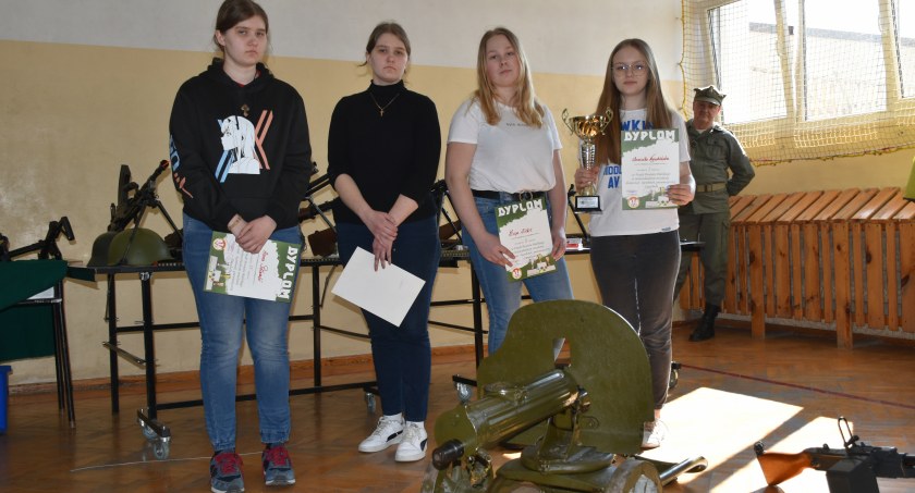 inne, Uczniowie Międzyrzeca Podlaskiego najlepiej strzelają broni - zdjęcie, fotografia
