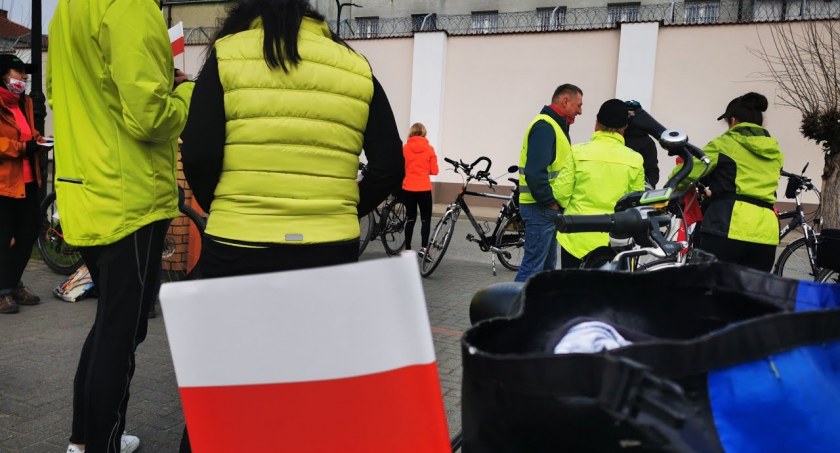 inne, Pojadą gminie Biała Podlaska biało czerwoną flagą - zdjęcie, fotografia