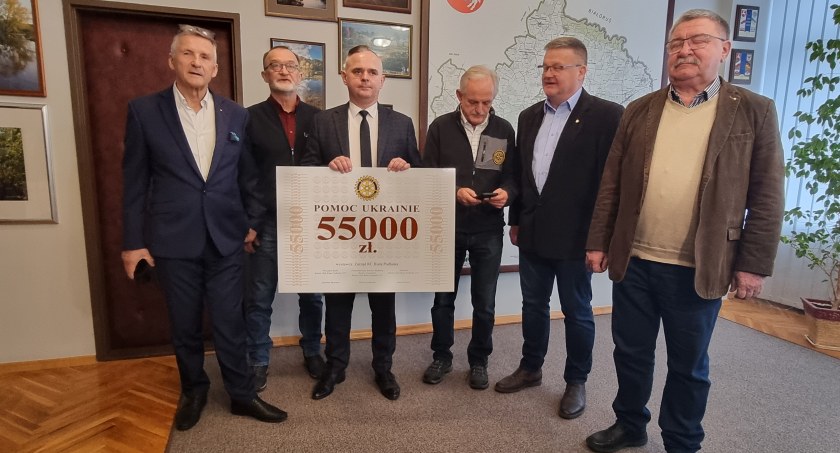 Pomoc, Duże wsparcie rodzin ukraińskich mieszkających Komarnie Międzyrzecu Podlaskim - zdjęcie, fotografia
