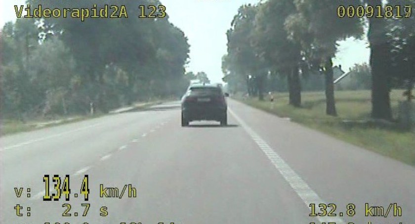 Prędkość, Tłumaczyła wskazywało prędkość milach Pędziła ponad więcej można - zdjęcie, fotografia