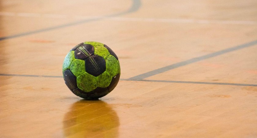 Piłka nożna, Fanów piłki nożnej czeka sporo emocji niedługo turniej - zdjęcie, fotografia