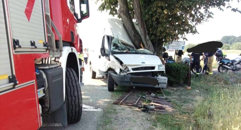 wypadki, Gmina Wisznice Zajechała drogę Musiał uciekać drzewo - zdjęcie, fotografia