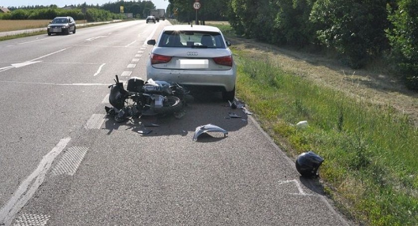 wypadki, Wjechał motorowerem samochód trafił szpitala - zdjęcie, fotografia