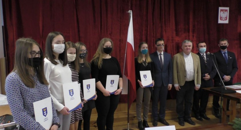 edukacja, Złóż wniosek stypendium wynoszące złotych - zdjęcie, fotografia