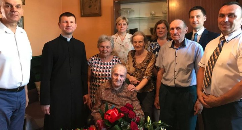 ludzie, Świętowała urodziny - zdjęcie, fotografia