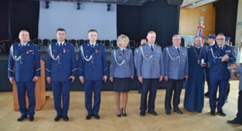 Urząd, Policjanci mieli swoje święto Wręczono odznaczenia awanse - zdjęcie, fotografia