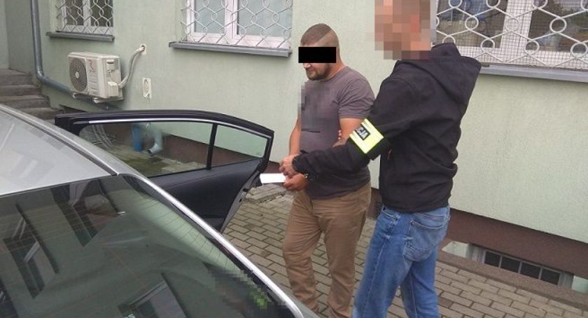 poszukiwani/zaginieni, Poszukiwany mężczyzna ukrył strychu - zdjęcie, fotografia