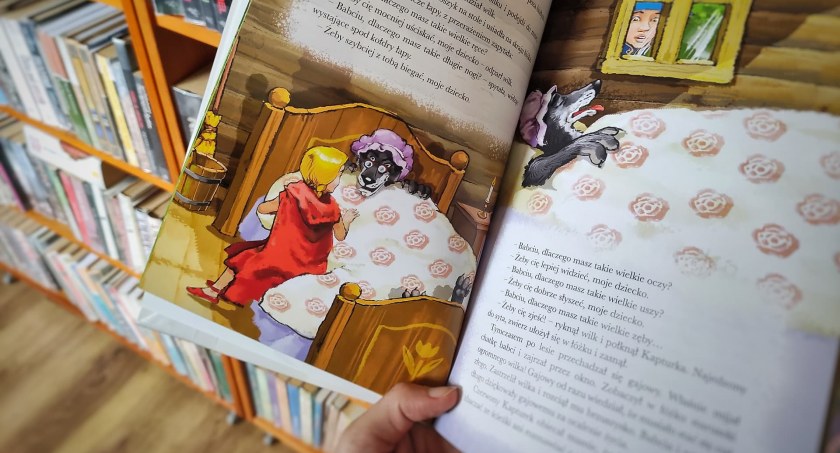 Biblioteka, Dzień Czerwonego Kapturka Wisznicach - zdjęcie, fotografia