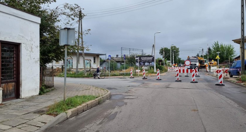 Trwają prace na przejeździe kolejowym na ul. Łomaskiej