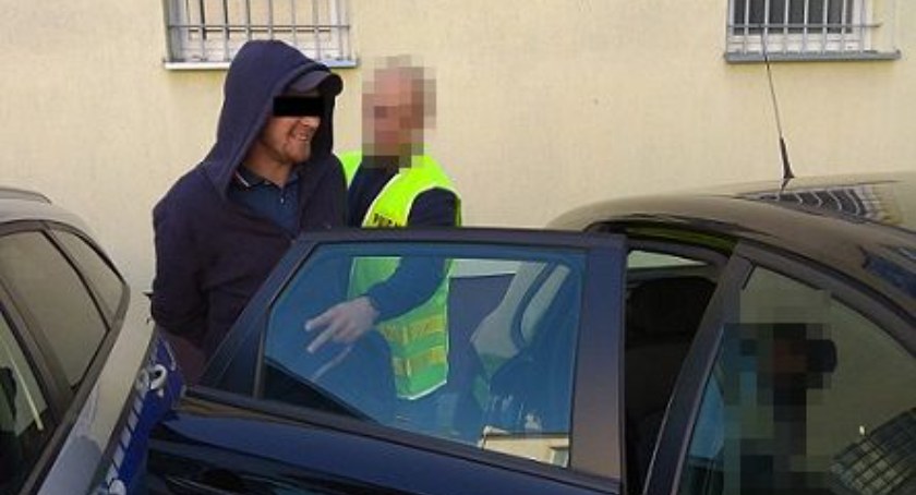 Z uśmiechem na twarzy w rękach policji. (Fot. KMP Biała Podlaska)