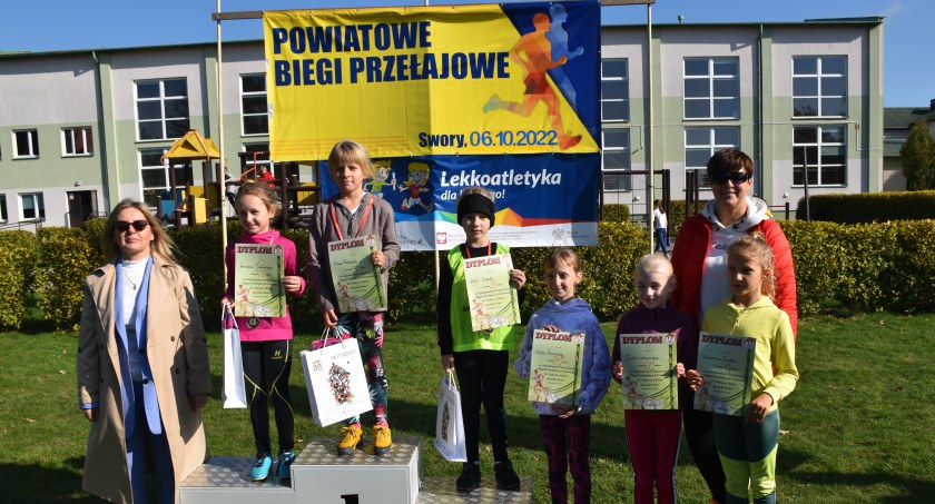 Lekkoatletyka , Dzieci młodzież uczestniczyła biegach przełajowych - zdjęcie, fotografia